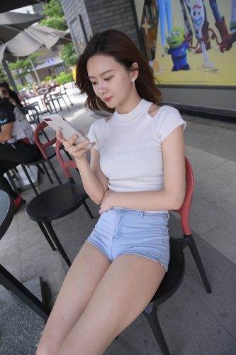 图片[1]-短发牛仔的漂亮女生【2.4G】-西哈图库