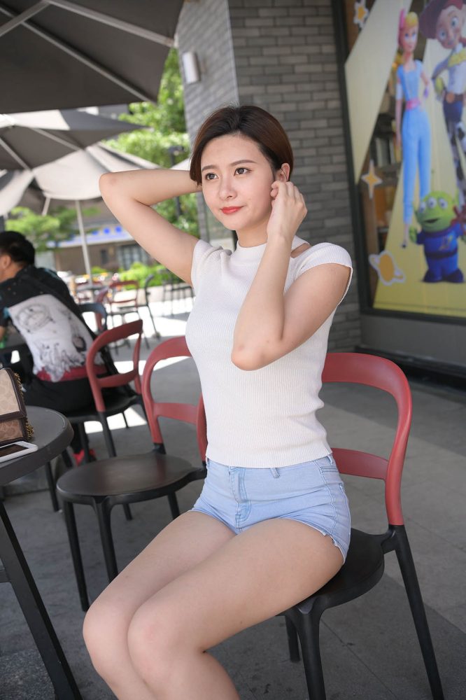 短发牛仔的漂亮女生【2.4G】-西哈图库