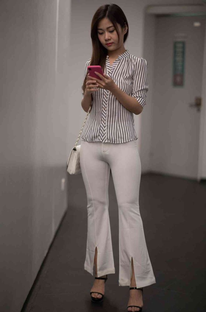 逛书店的白色紧身裤女孩【450P】04040-西哈图库