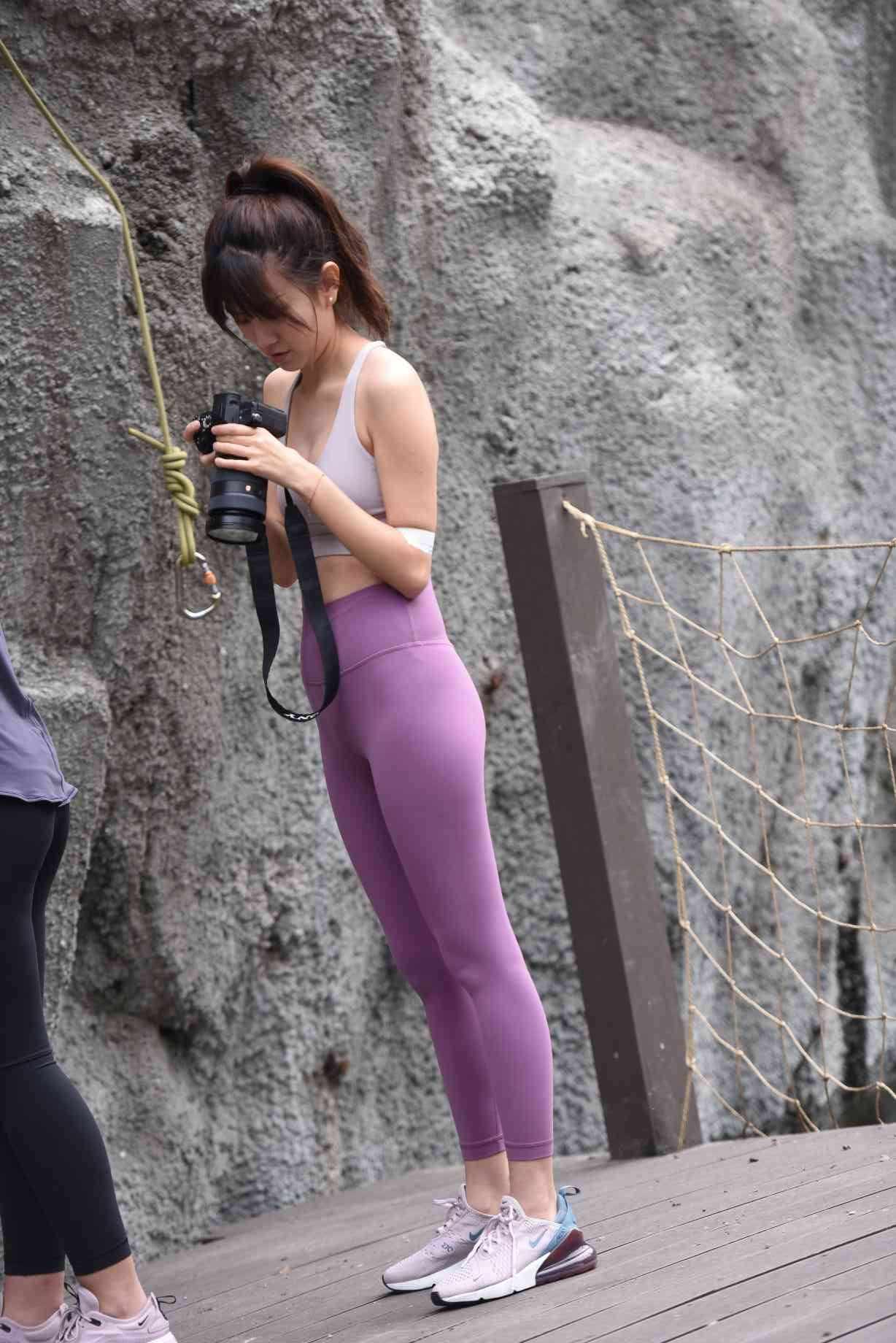 图片[1]-香芋色瑜伽裤高马尾女孩【111P】04039-西哈图库