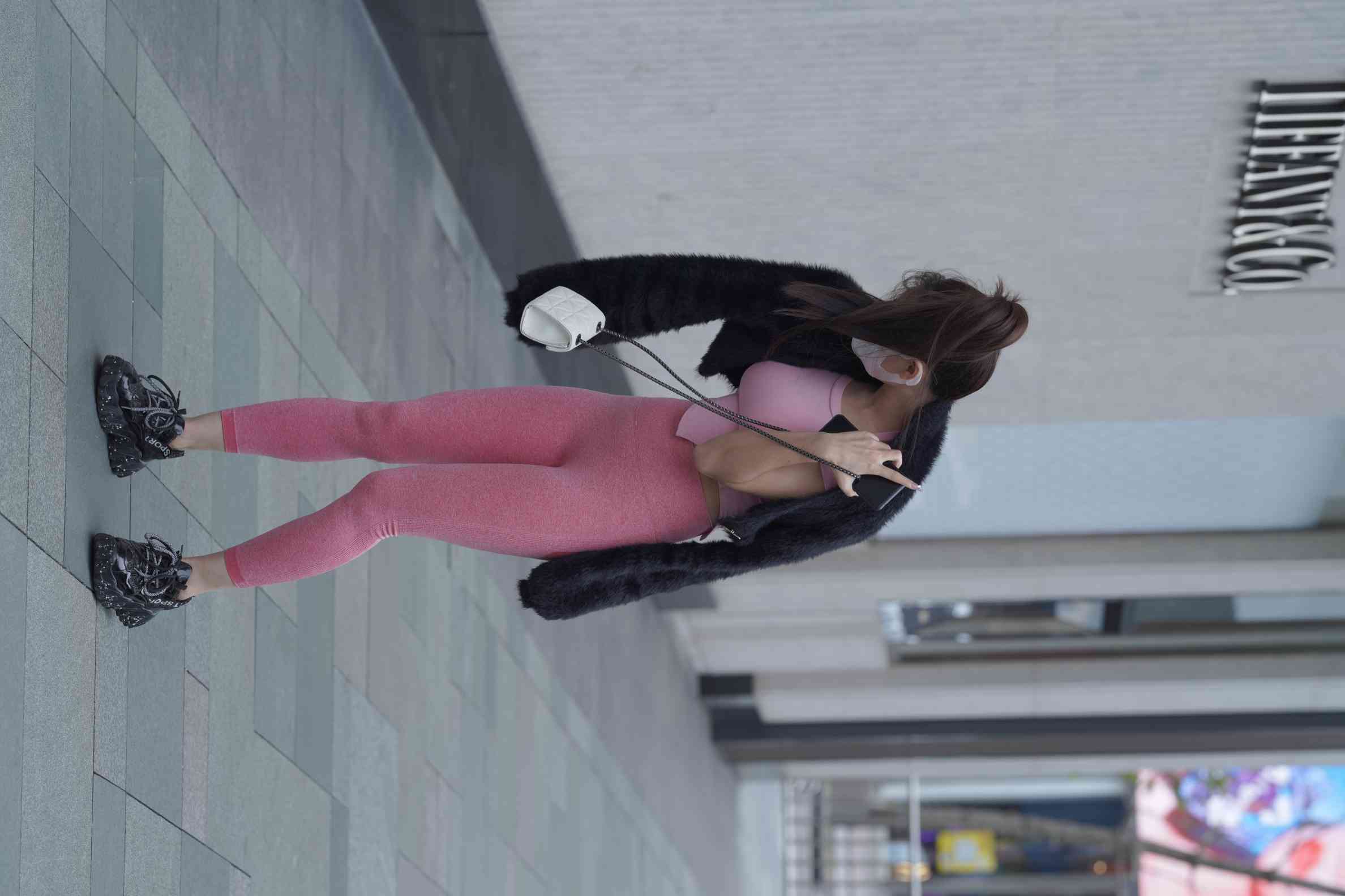 图片[3]-粉红色瑜伽裤的眼镜妹妹【93P】04019-西哈图库