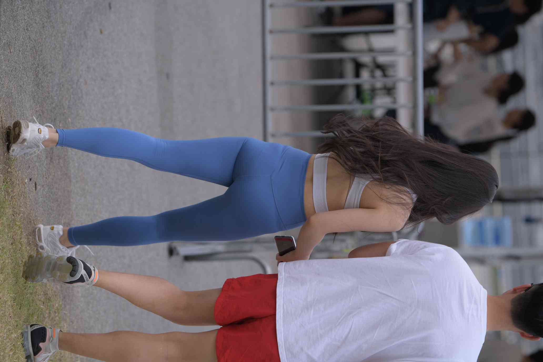 图片[3]-陪男朋友逛街的瑜伽裤女孩【74P】04034-西哈图库