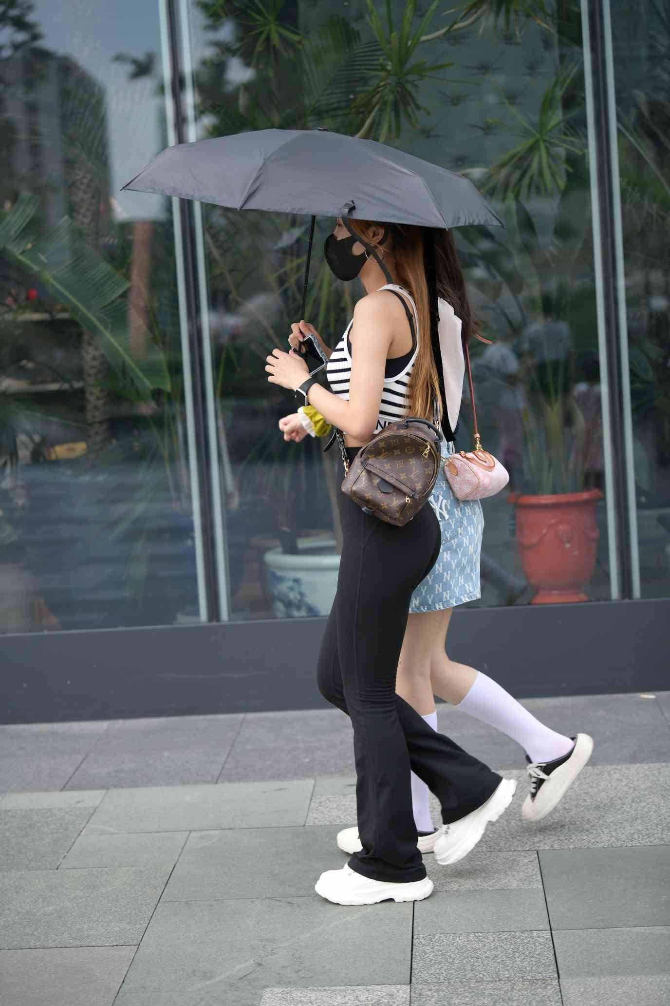 图片[2]-打伞的瑜伽裤姑娘【93P】04032-西哈图库