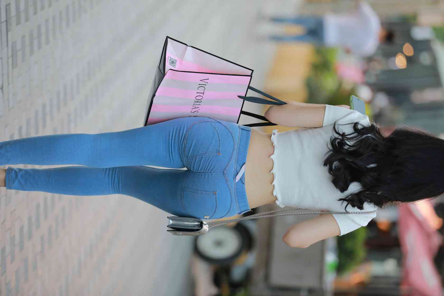 图片[2]-非常漂亮的紧身牛仔裤女孩【115P】04016-西哈图库