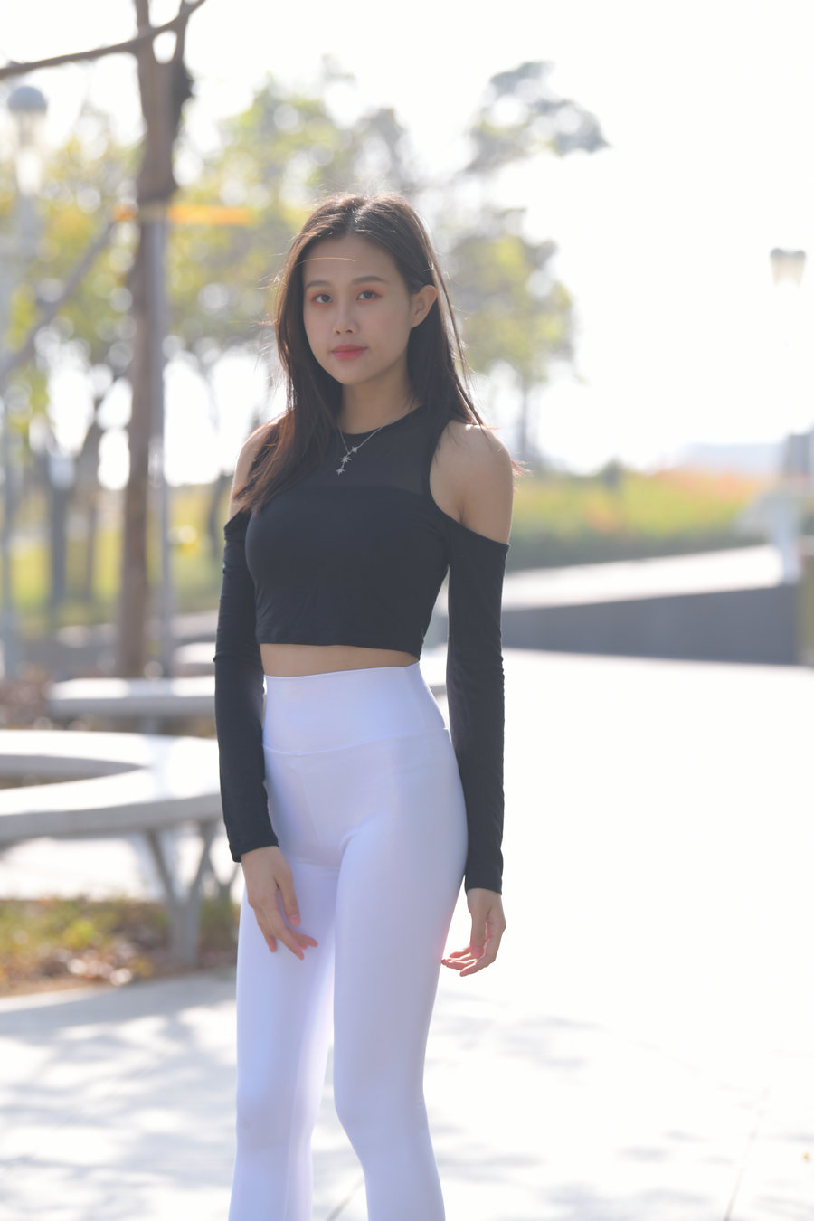 图片[1]-穿紧身白裤的端庄女孩 J1436 674P1V-22.2GB-西哈图库