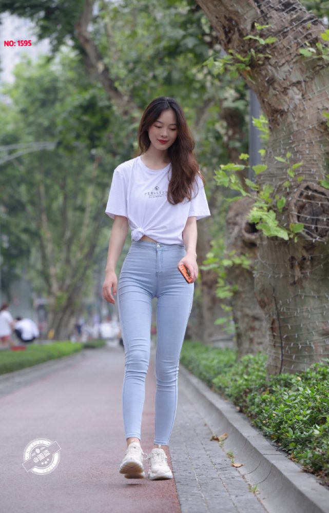 个子非常高的紧身牛仔裤女孩J2065 879P1V-25.5GB-西哈图库