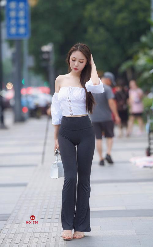 身材非常哇塞的瑜伽裤女孩  J1333 521P6V-21.6GB-西哈图库