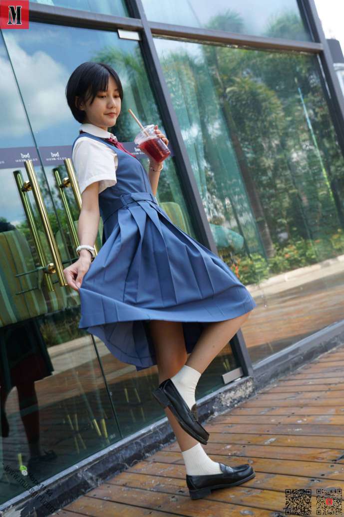 图片[4]-一副学生模样的短发姑娘【112P】20023-西哈图库