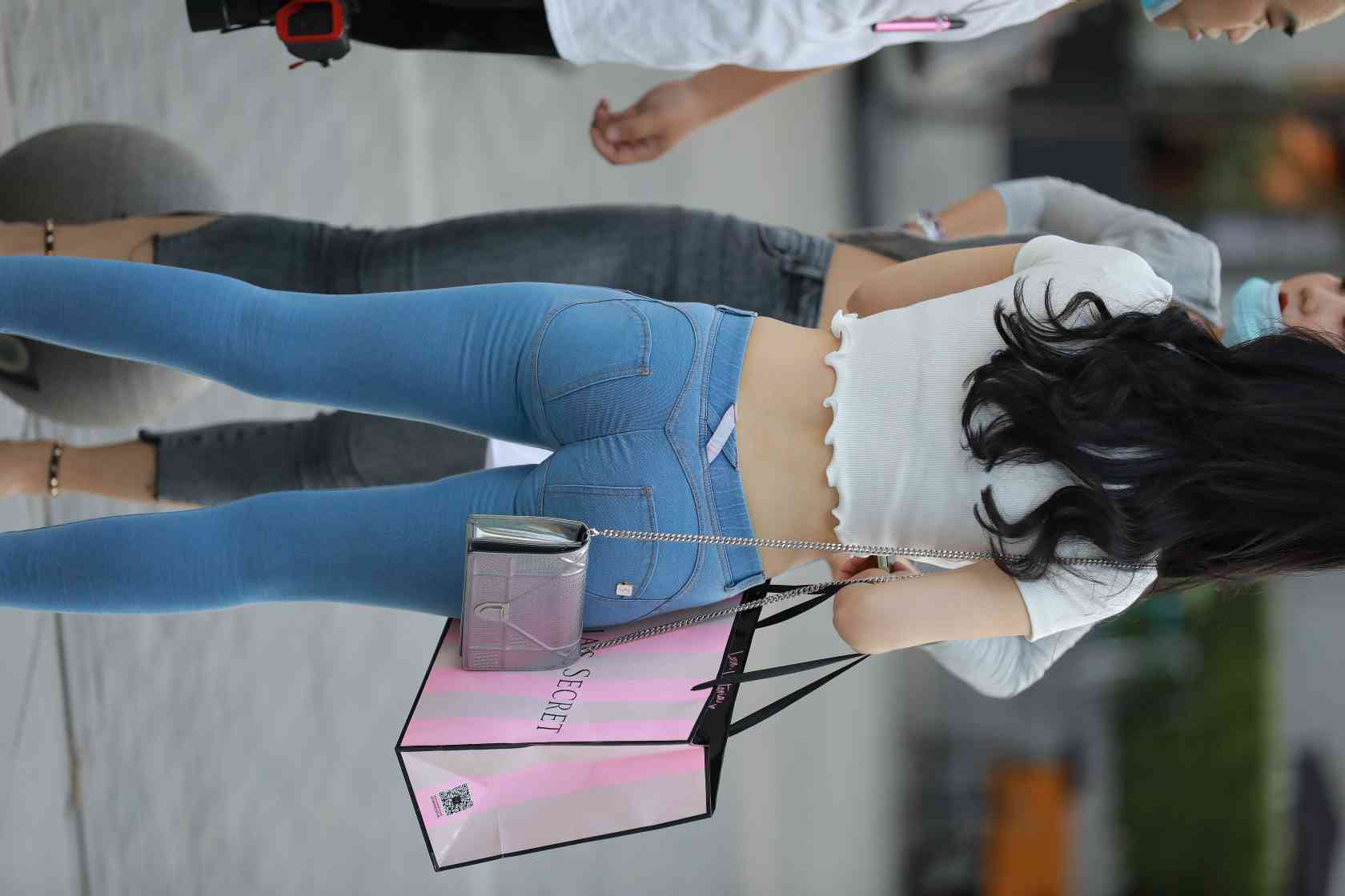 图片[5]-非常漂亮的紧身牛仔裤女孩【115P】04016-西哈图库