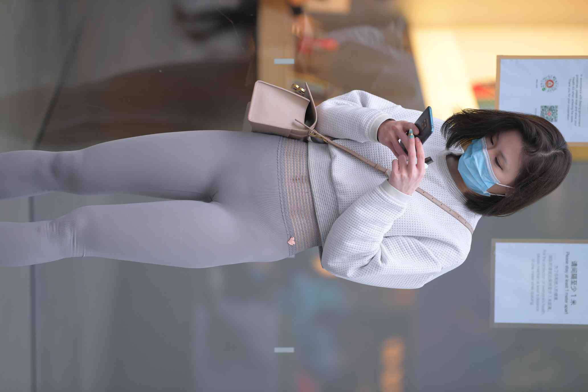 图片[2]-身材很好的短发瑜伽裤姑娘【157P】04015-西哈图库