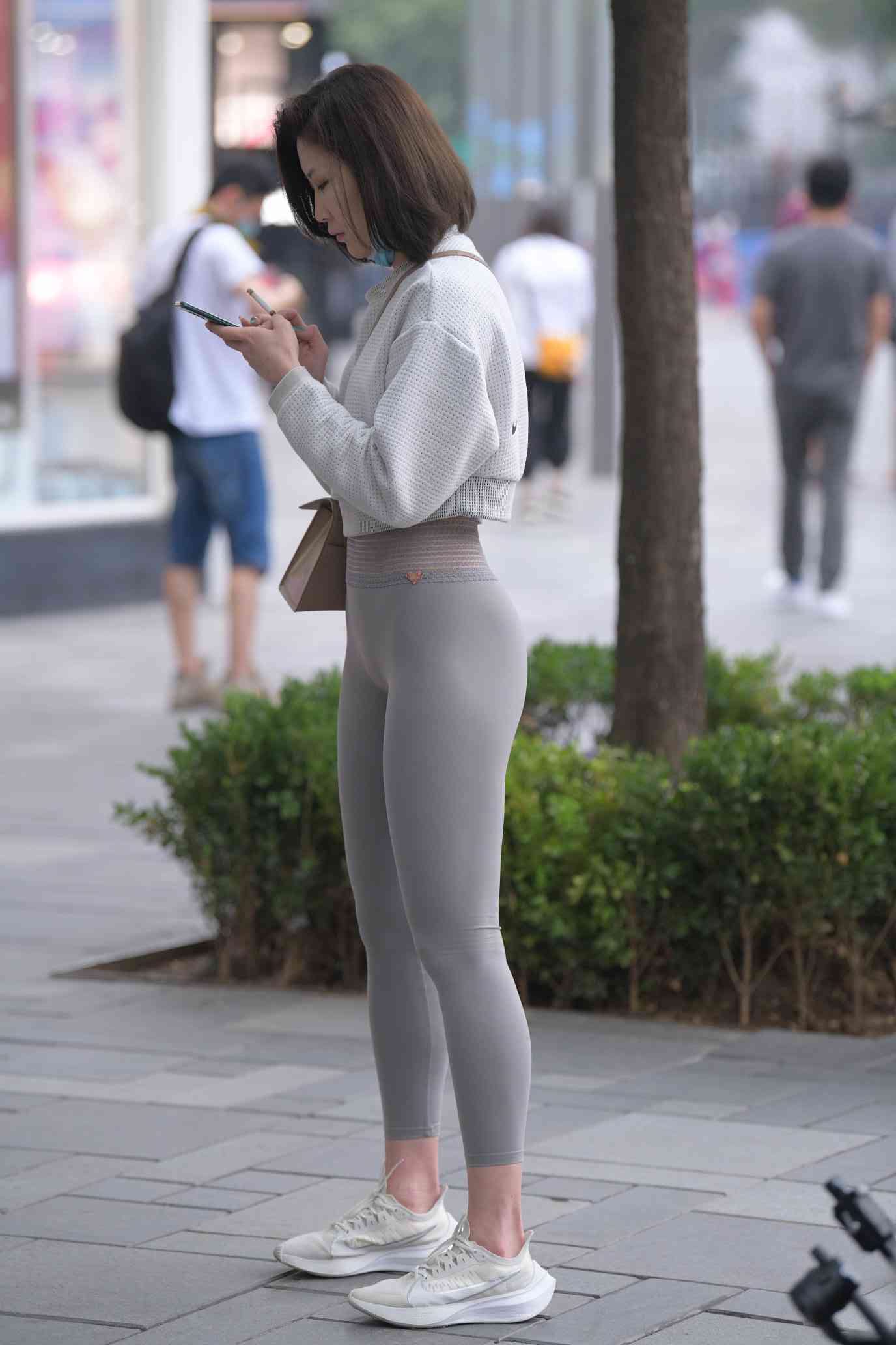 图片[1]-身材很好的短发瑜伽裤姑娘【157P】04015-西哈图库