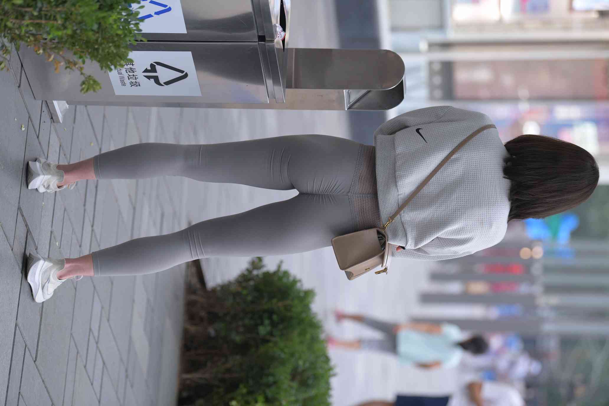 图片[4]-身材很好的短发瑜伽裤姑娘【157P】04015-西哈图库