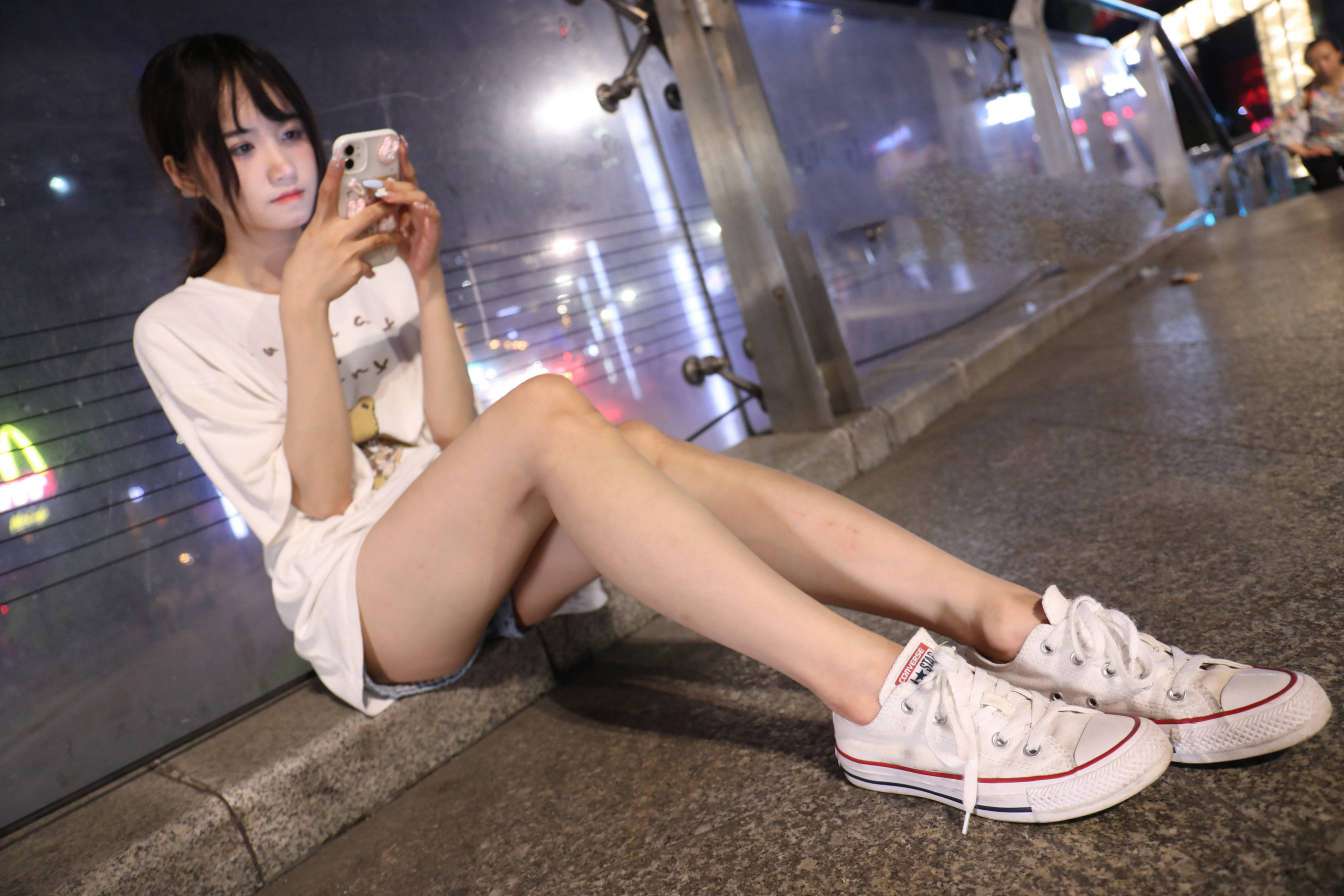 图片[3]-KTV里唱歌的长腿帆布鞋女孩【102P】20015-西哈图库