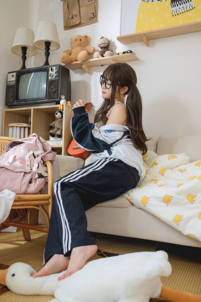 穿校服的双马尾女孩【64P】20010-西哈图库