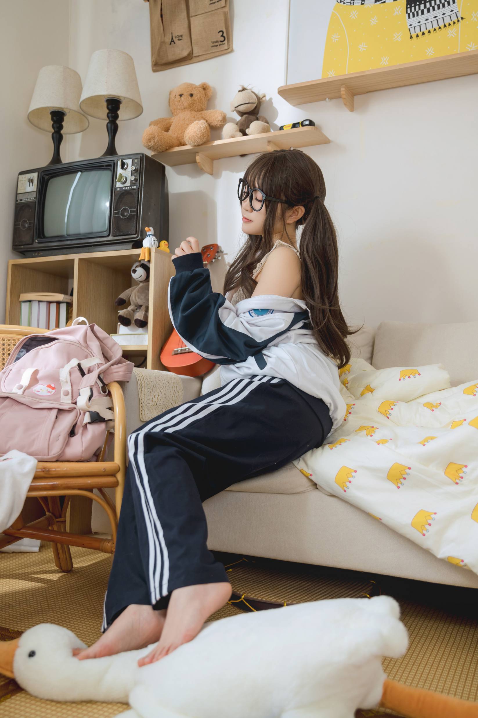 图片[1]-穿校服的双马尾女孩【64P】20010-西哈图库