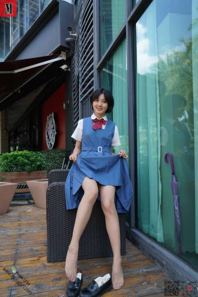 一副学生模样的短发姑娘【112P】20023-西哈图库