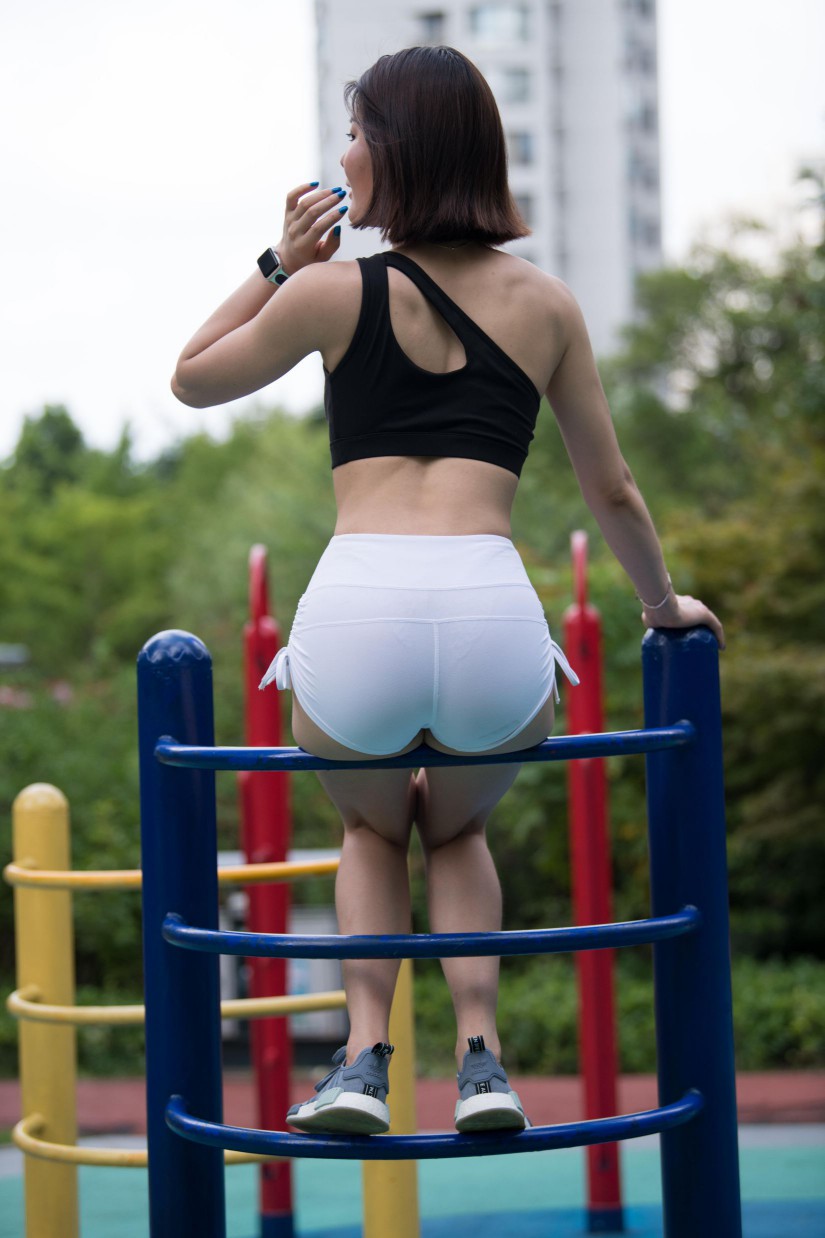 图片[6]-在户外玩耍的白色短裤漂亮姑娘【239P】00061-西哈图库