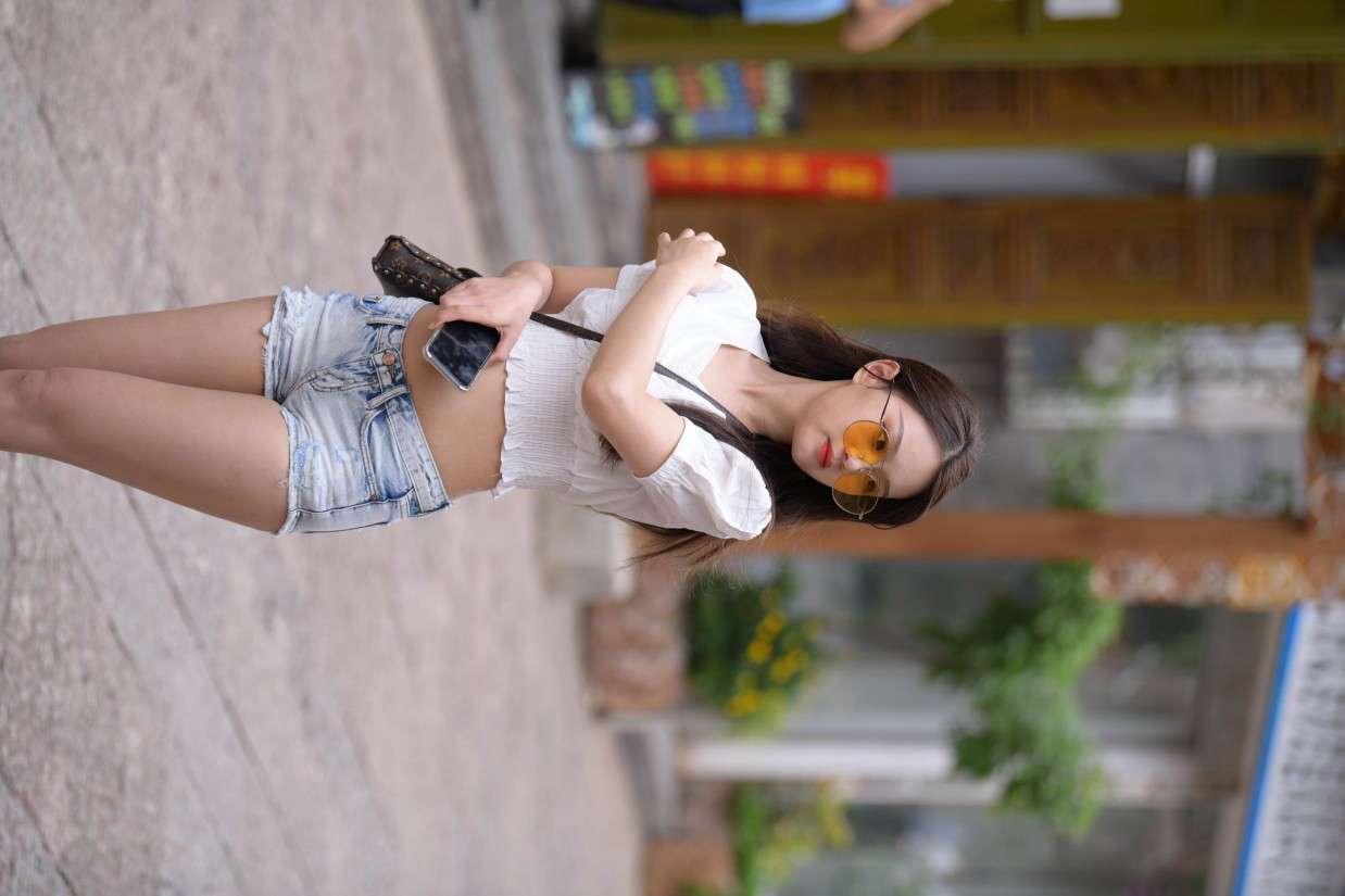 图片[2]-戴太阳镜的牛仔短裤紧身牛仔MM【167P】00021-西哈图库