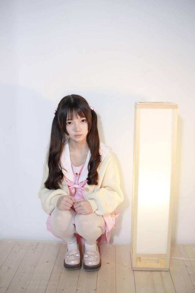 图片[2]-好像有什么心事的白丝双马尾女孩【59P】20022-西哈图库