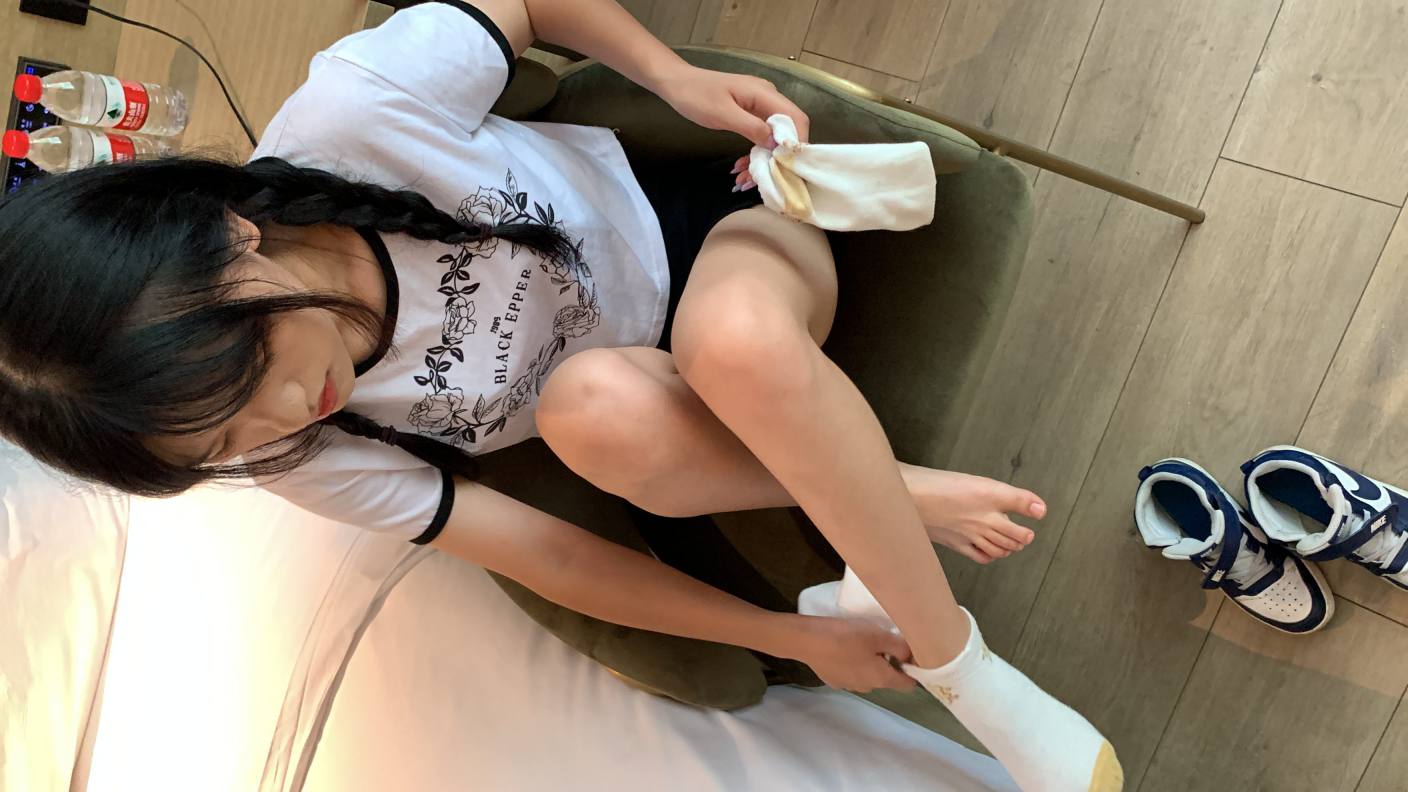 图片[2]-调皮的白袜女孩【149P】20017-西哈图库