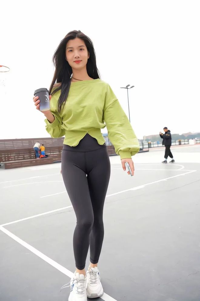 图片[1]-绿色瑜伽裤女孩很开心 J1519 1094P1V-27.6GB-西哈图库