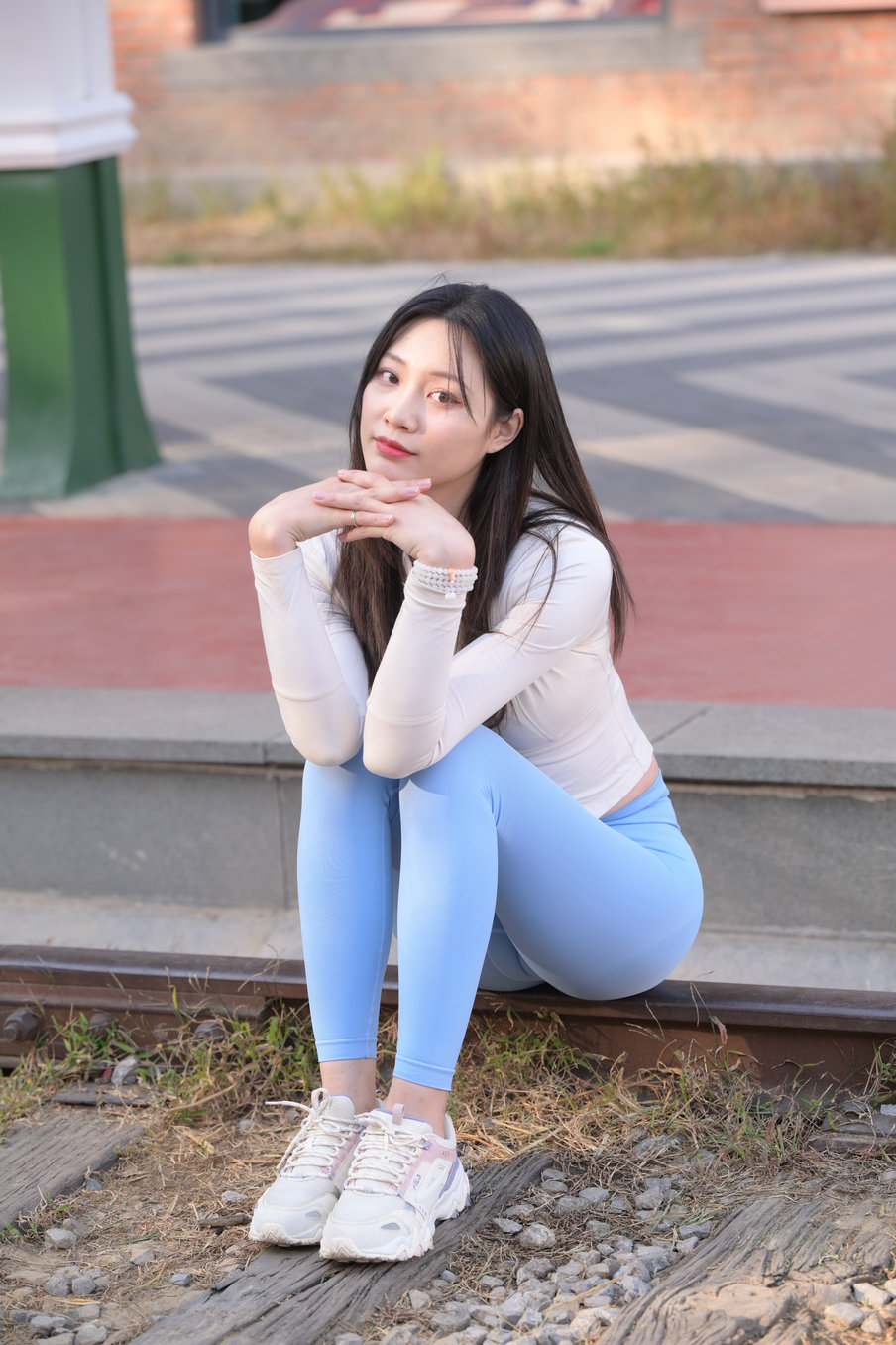 图片[2]-在路边休息的瑜伽裤女孩 J3435 558P-10.8GB-西哈图库