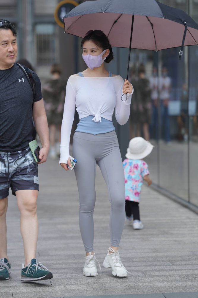 街拍逛街的瑜伽裤小女人  J2874 36P-469MB-西哈图库