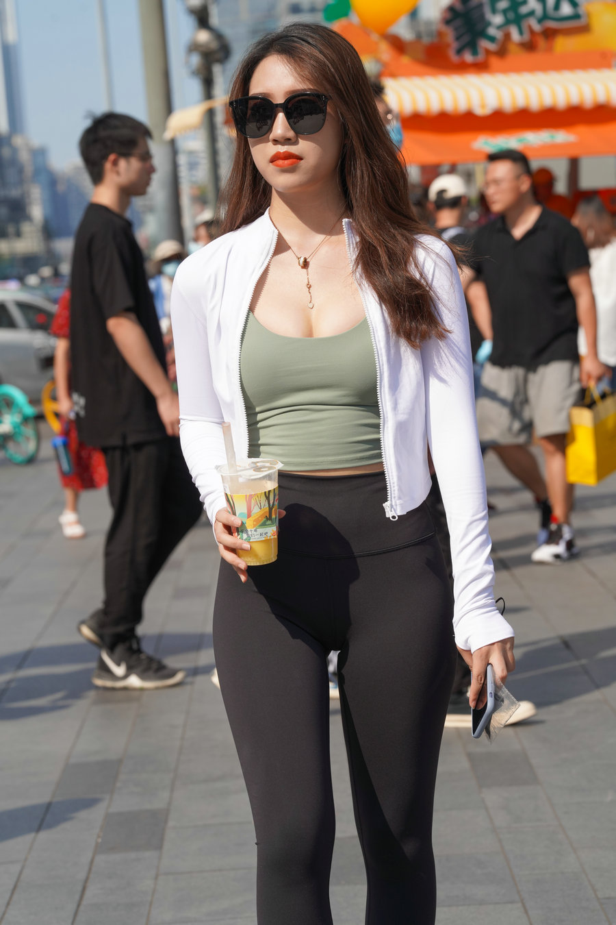 图片[1]-戴墨镜逛街的瑜伽裤女孩 J2859 368P6V-22.8GB-西哈图库