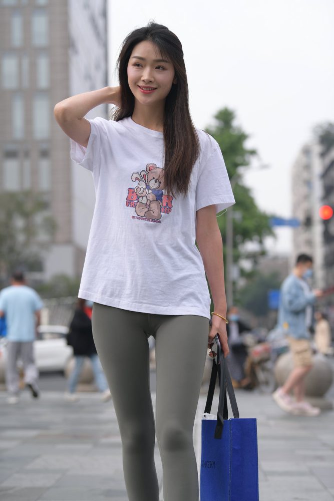 一身休闲装的瑜伽裤女孩J2961 709P1V-24.1GB-西哈图库