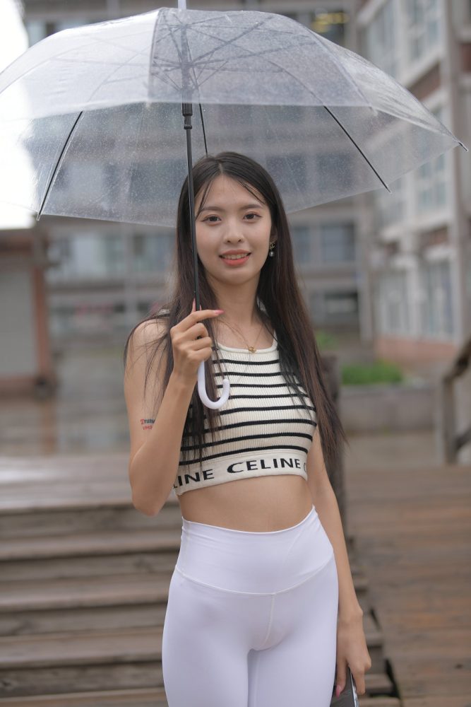 打伞的白色瑜伽裤女孩J2986 622P1V-22.06GB-西哈图库