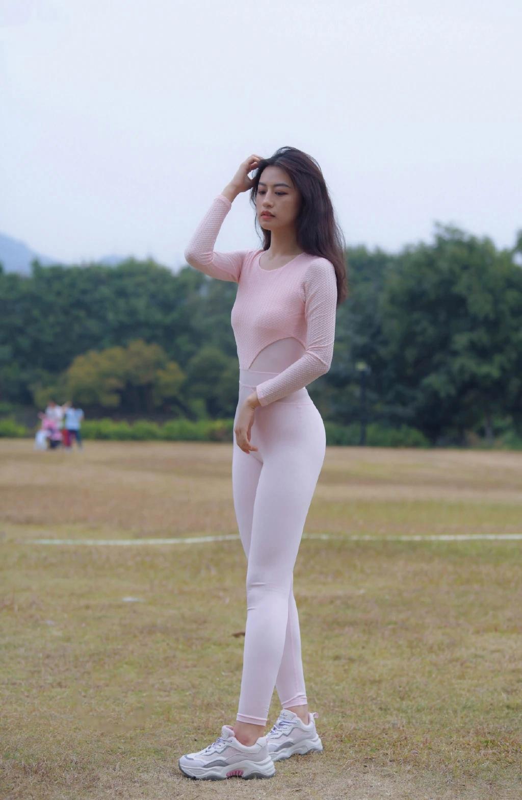 图片[1]-柔情似水的瑜伽裤姑娘 J1429 291P1V-14.6GB-西哈图库