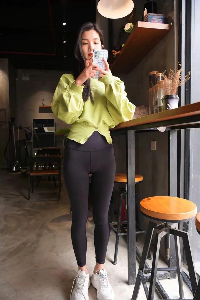 图片[5]-绿色瑜伽裤女孩很开心 J1519 1094P1V-27.6GB-西哈图库