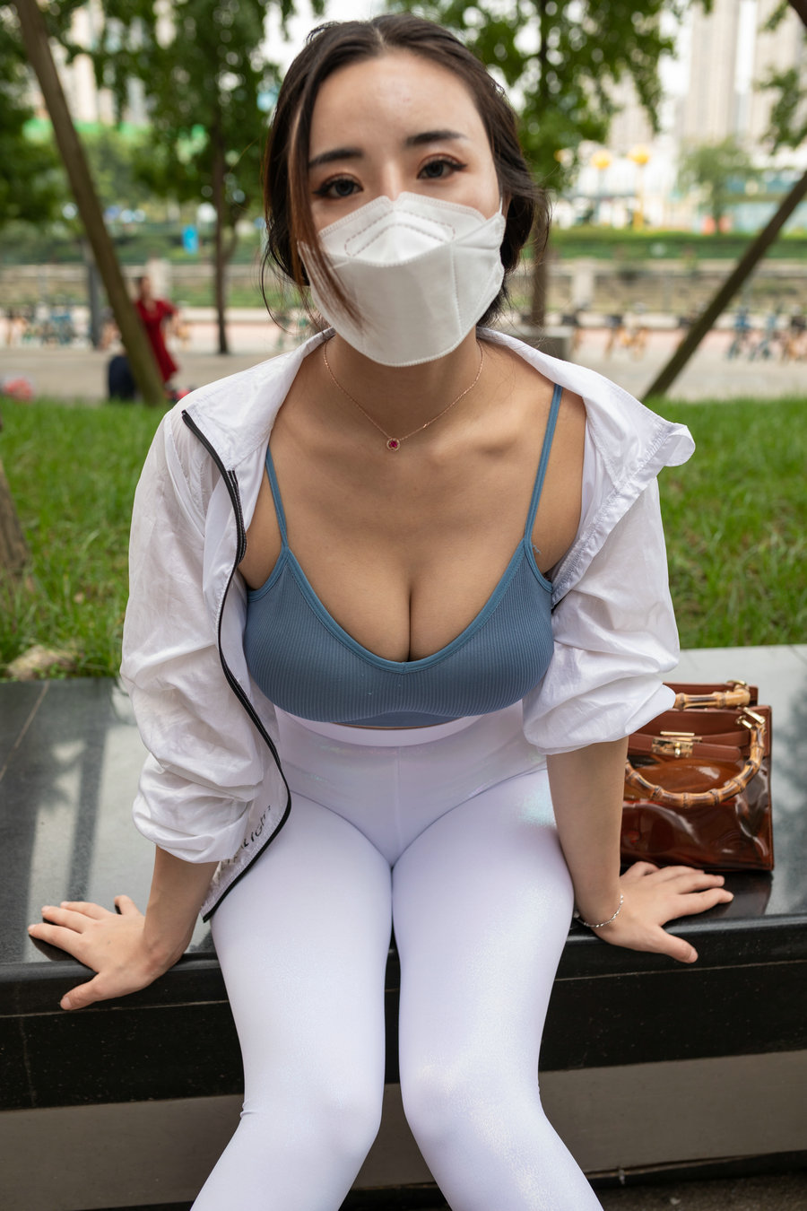 图片[1]-白色瑜伽裤女孩很漂亮 J1518 856P4V-30.0GB-西哈图库