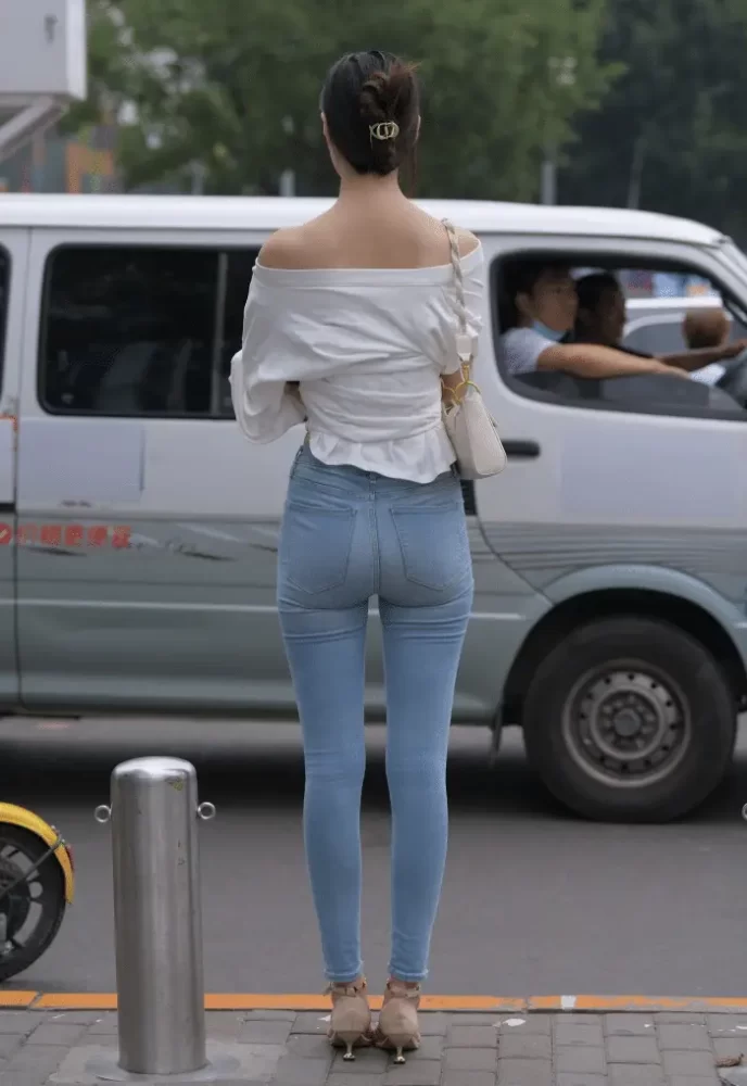 紧身牛仔裤优雅小女人J2238 322P1V-14.1GB-西哈图库