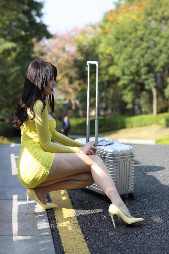 图片[5]-穿紧身裙的美丽姑娘要出去旅行了【419P】00046-西哈图库