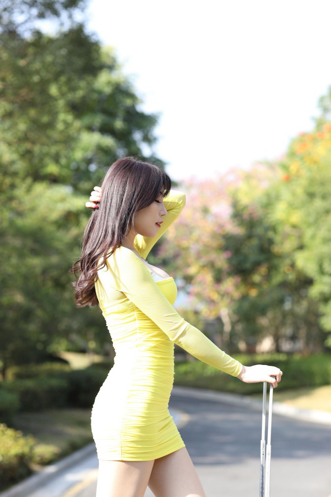 图片[6]-穿紧身裙的美丽姑娘要出去旅行了【419P】00046-西哈图库