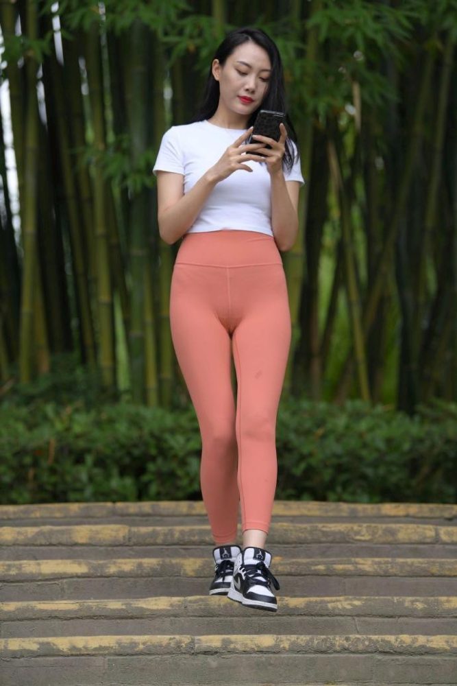 图片[1]-时尚的橘色瑜伽裤女人 J1935 496P1V-20.8GB-西哈图库