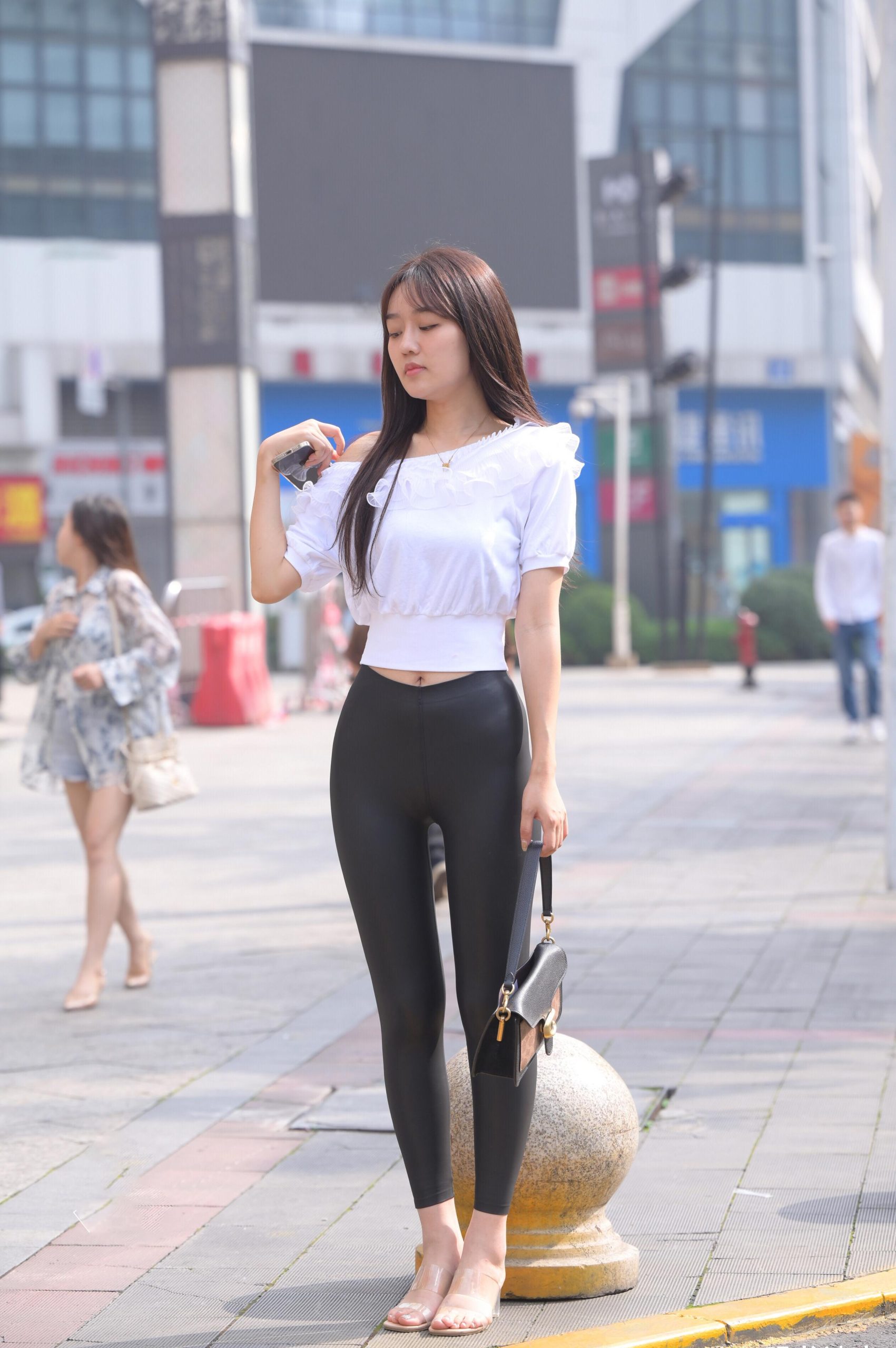 图片[4]-笑容非常甜美且治愈的皮裤女孩 J1945 751P1V-22.1GB-西哈图库