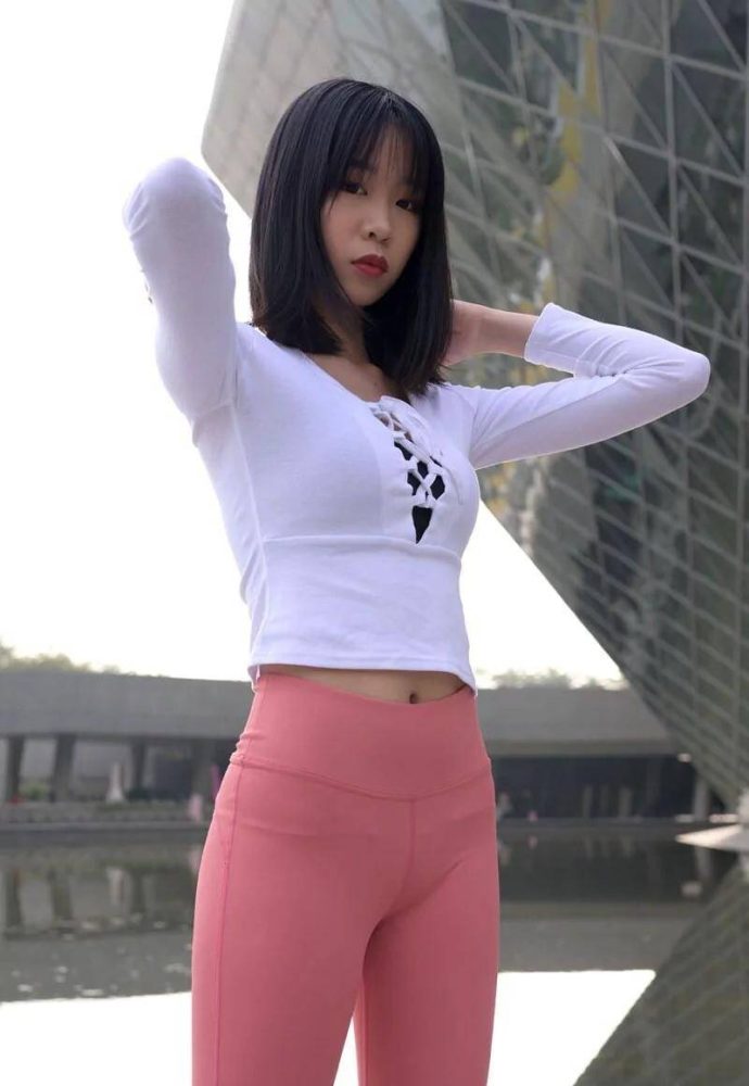 粉色瑜伽裤年轻女孩 J1311 417P17V-14.9GB-西哈图库