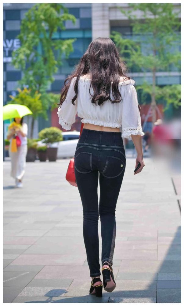 紧身牛仔裤卷发姑娘 J1726 103P-2.28GB-西哈图库