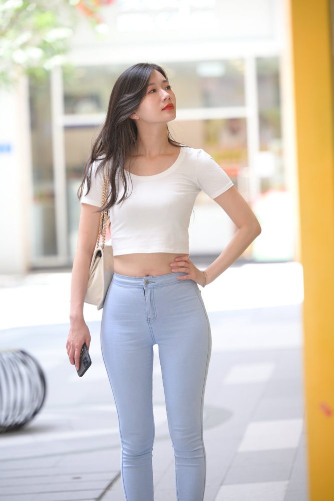 图片[2]-正在逛街的紧身牛仔裤女孩J1815 1112P1V-30.2GB-西哈图库