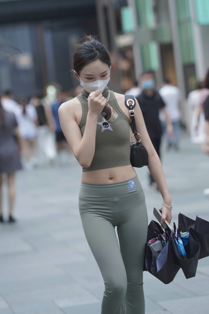 戴口罩的瑜伽裤小女人J3557 133P-1.43GB-西哈图库