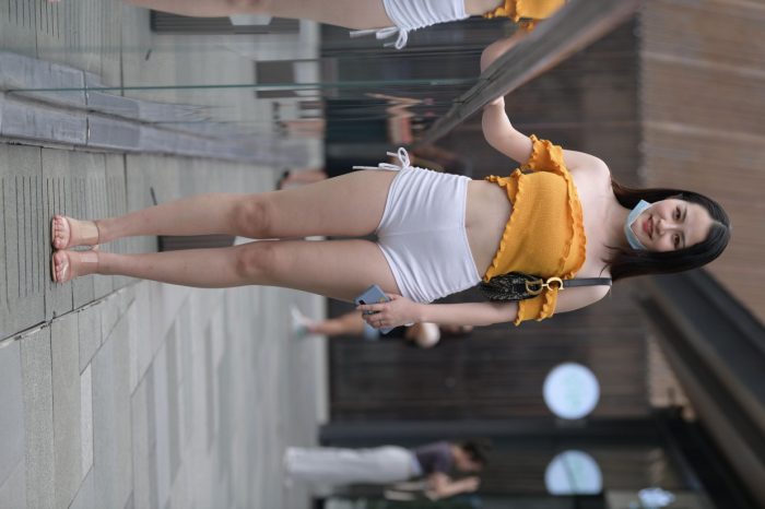 高腰白色短裤的漂亮女孩【767P】00065-西哈图库