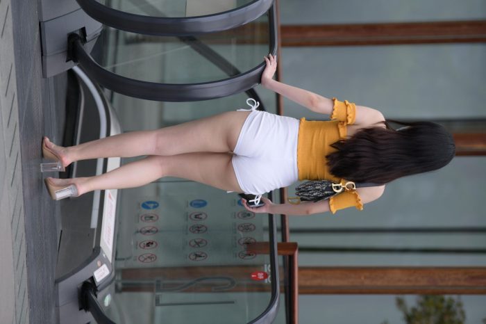 高腰白色短裤的漂亮女孩【767P】00065-西哈图库