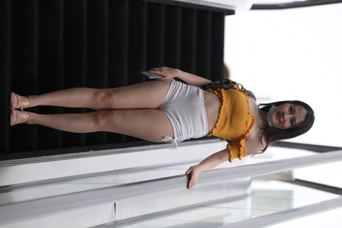 高腰白色短裤的漂亮女孩【767P】00065-西哈图库