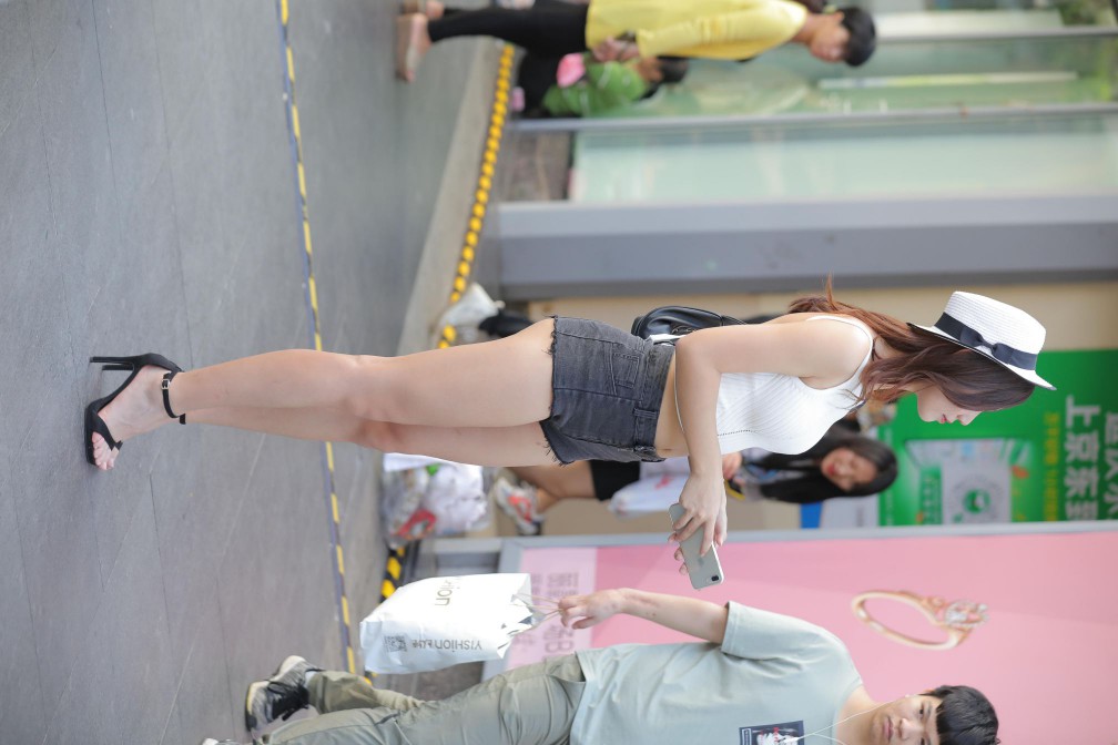 图片[3]-非常时尚阳光的牛仔热裤女孩【808P】00064-西哈图库