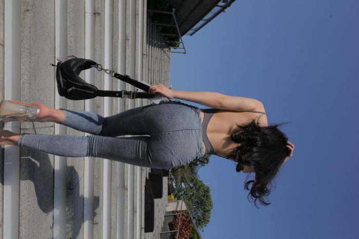 漂亮的紧身牛仔裤长发女孩【474P】00059-西哈图库