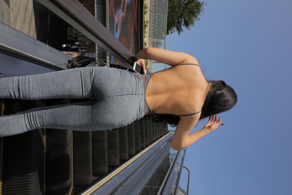 图片[4]-漂亮的紧身牛仔裤长发女孩【474P】00059-西哈图库