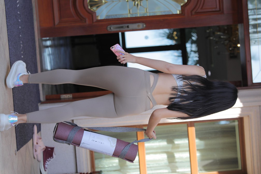 图片[5]-灰色瑜伽裤温柔的女孩【369P】00058-西哈图库