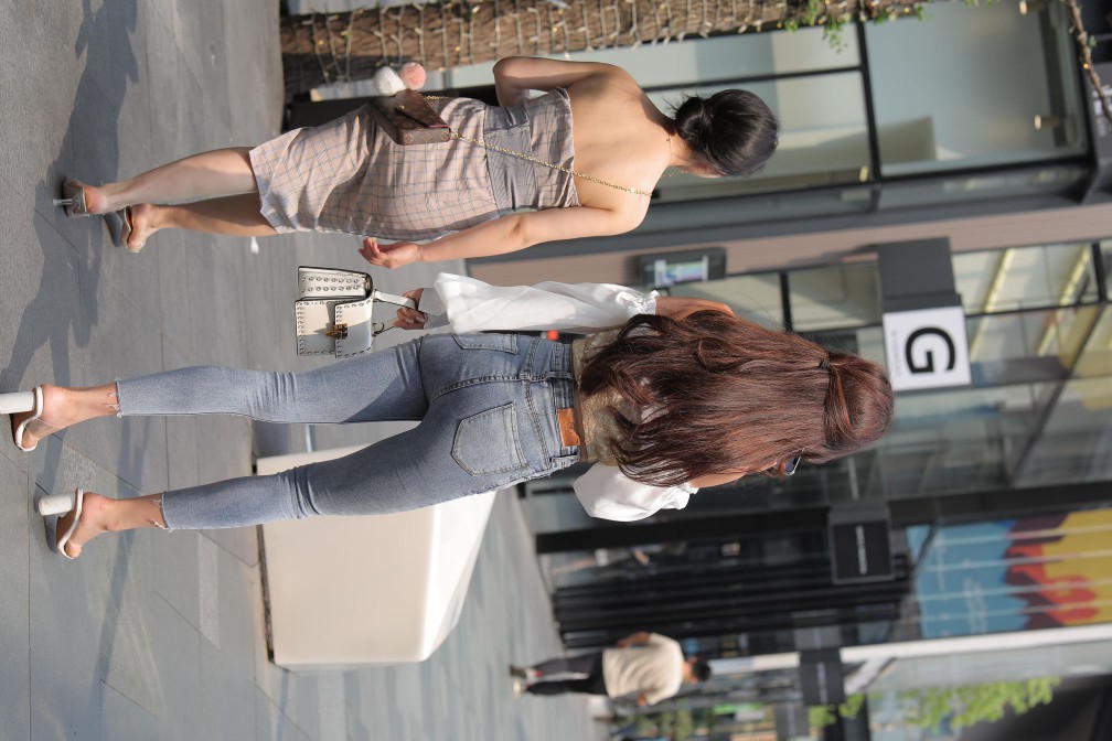 图片[2]-长相甜美的紧身牛仔裤姑娘【114P】00038-西哈图库